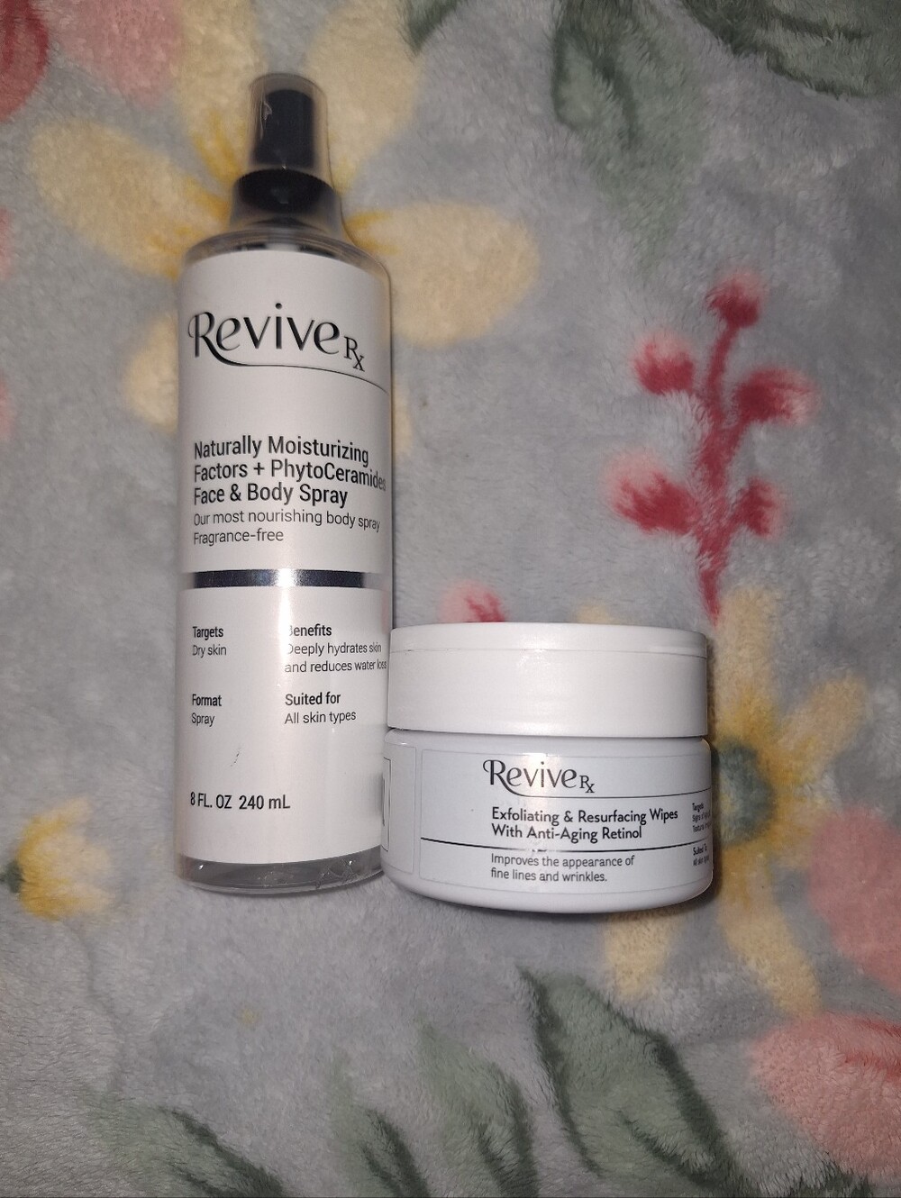 White Face & Body Moisturizing Spray and Exfoliating Wipes - White